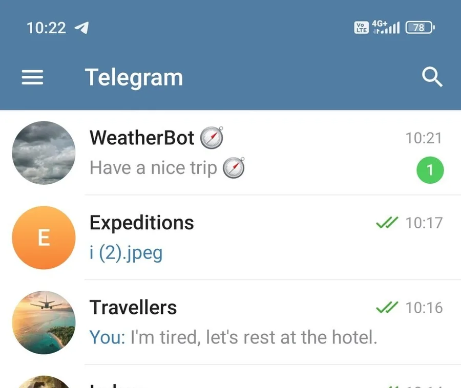 Список чатов Telegram с ботом на смартфоне