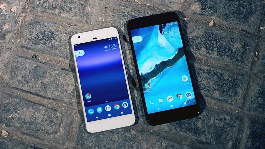 Два смартфона Google Pixel на Android