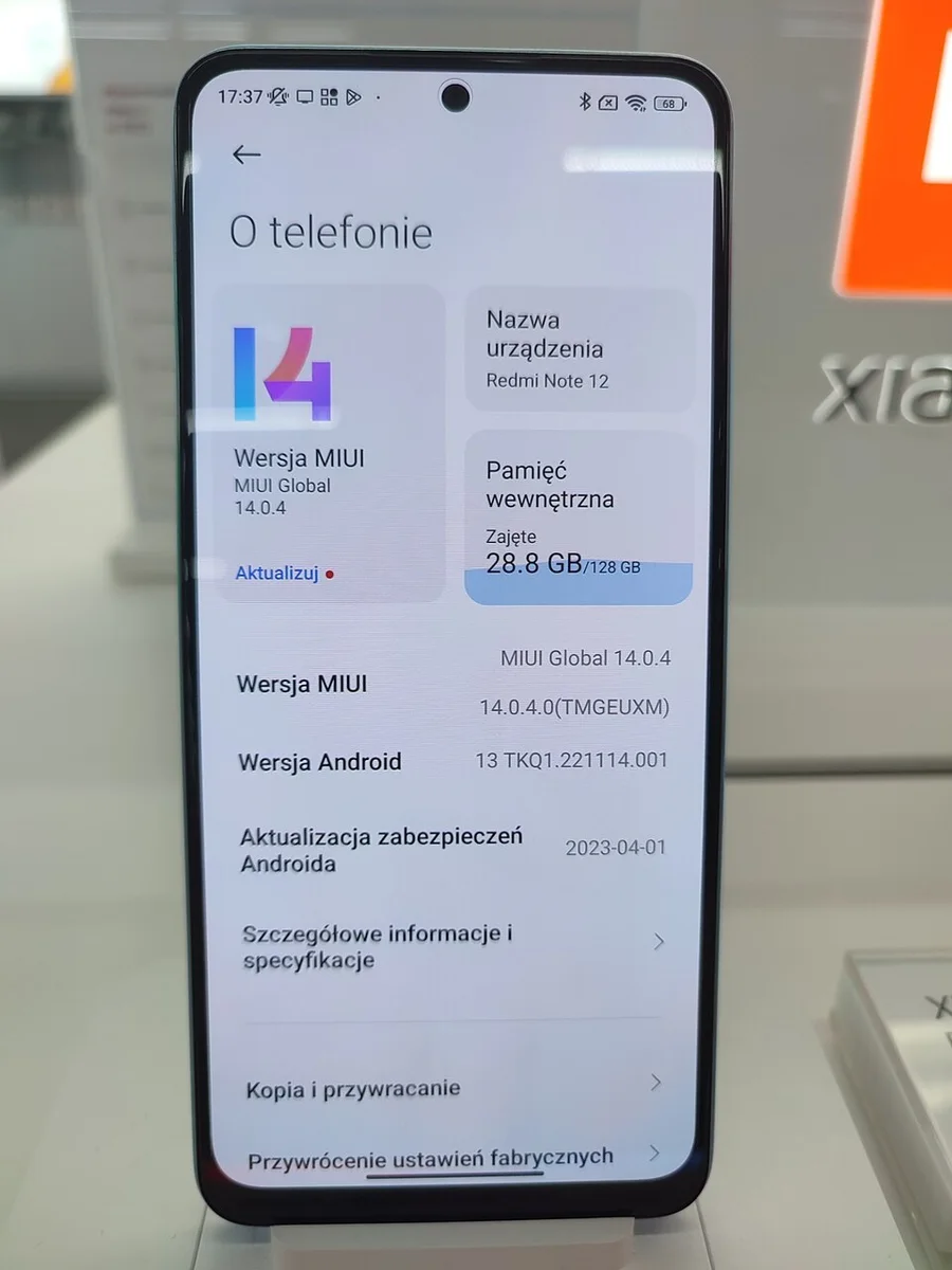 Экран системных настроек на смартфоне Xiaomi