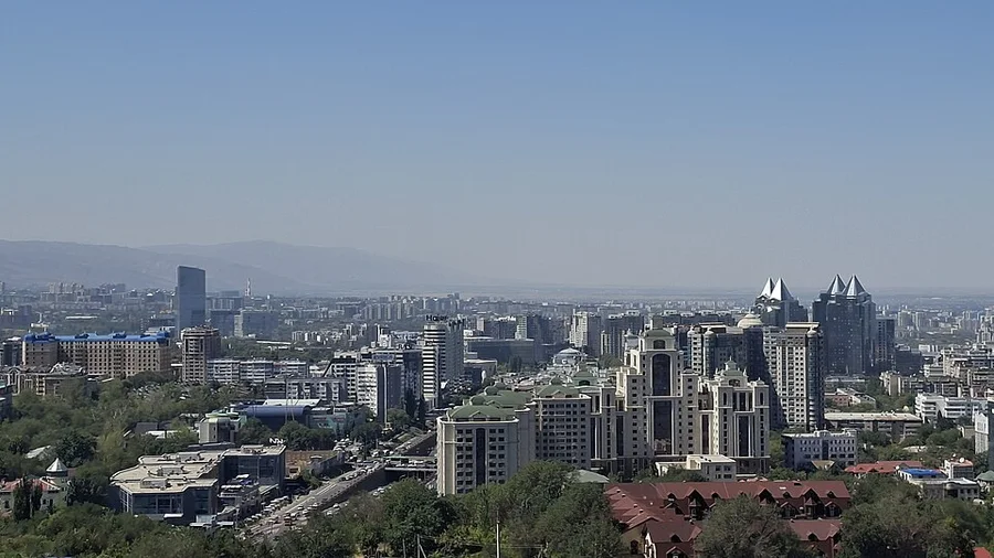 Панорама Алматы с холма Кок-Тобе