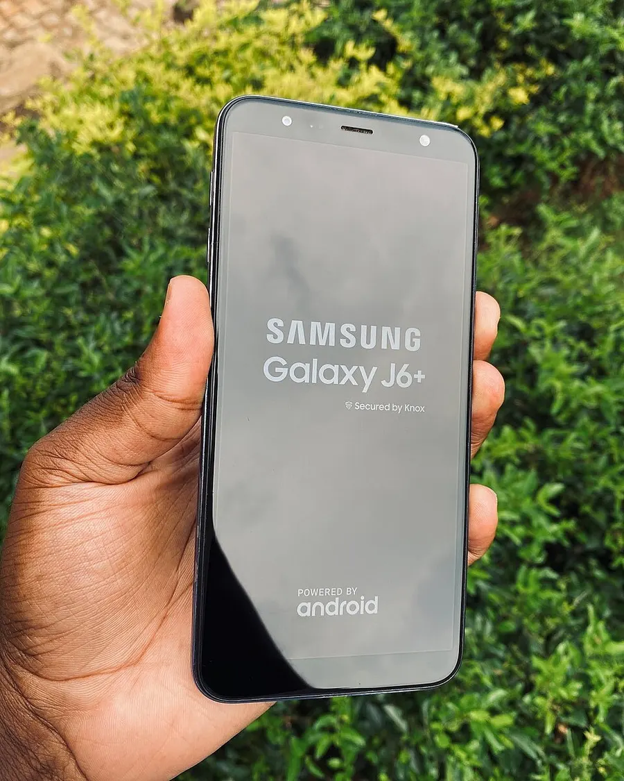 Android-смартфон Samsung в руке